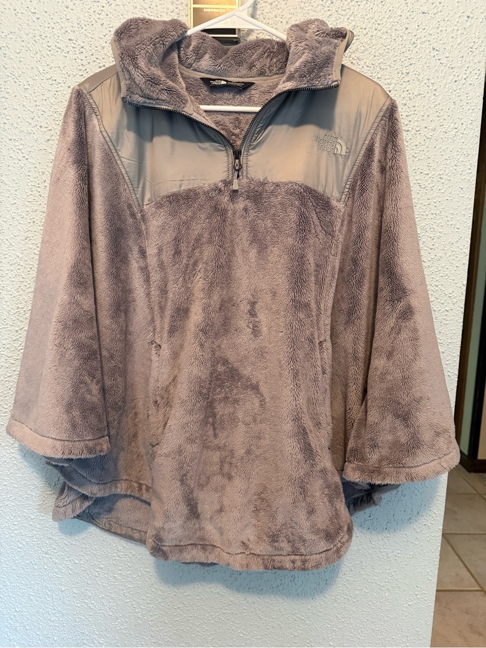 Women’s Small Osito North Face Plush Poncho Half-Zip Jacket in gray, cute look!